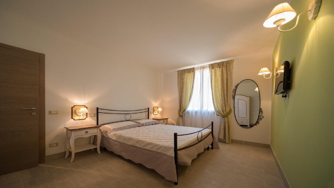 Agriturismo Deni Apartment Cenaia Luaran gambar