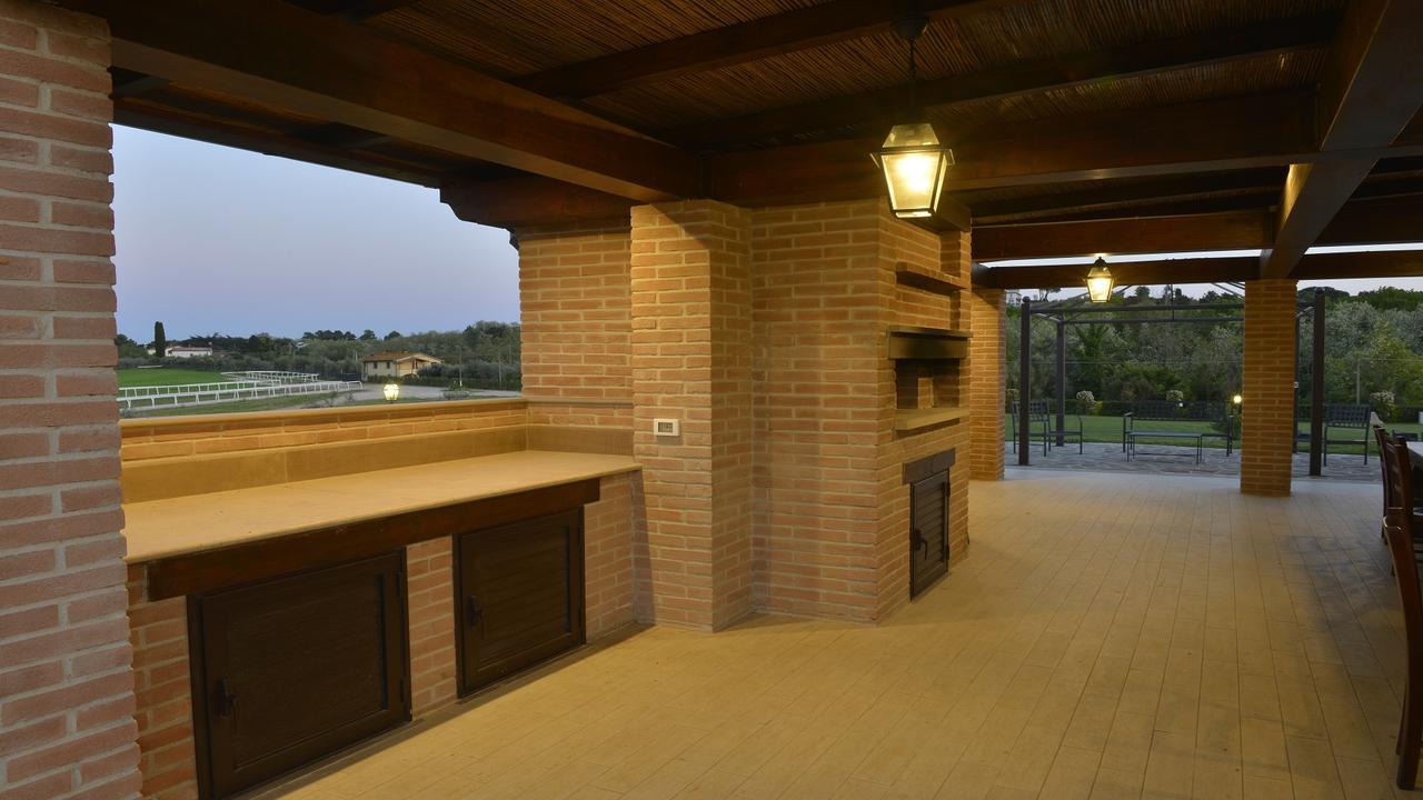 Agriturismo Deni Apartment Cenaia Luaran gambar
