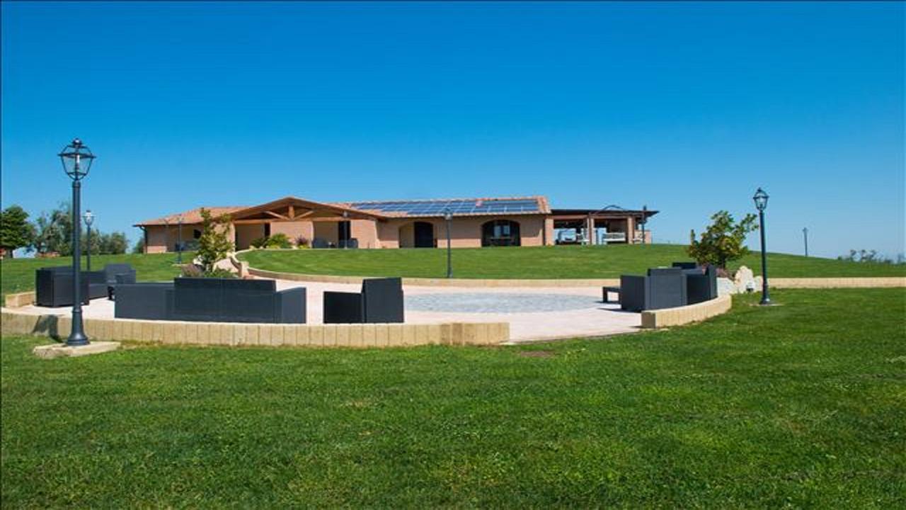 Agriturismo Deni Apartment Cenaia Luaran gambar