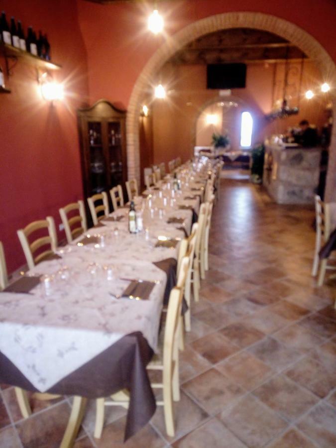 Agriturismo Deni Apartment Cenaia Luaran gambar